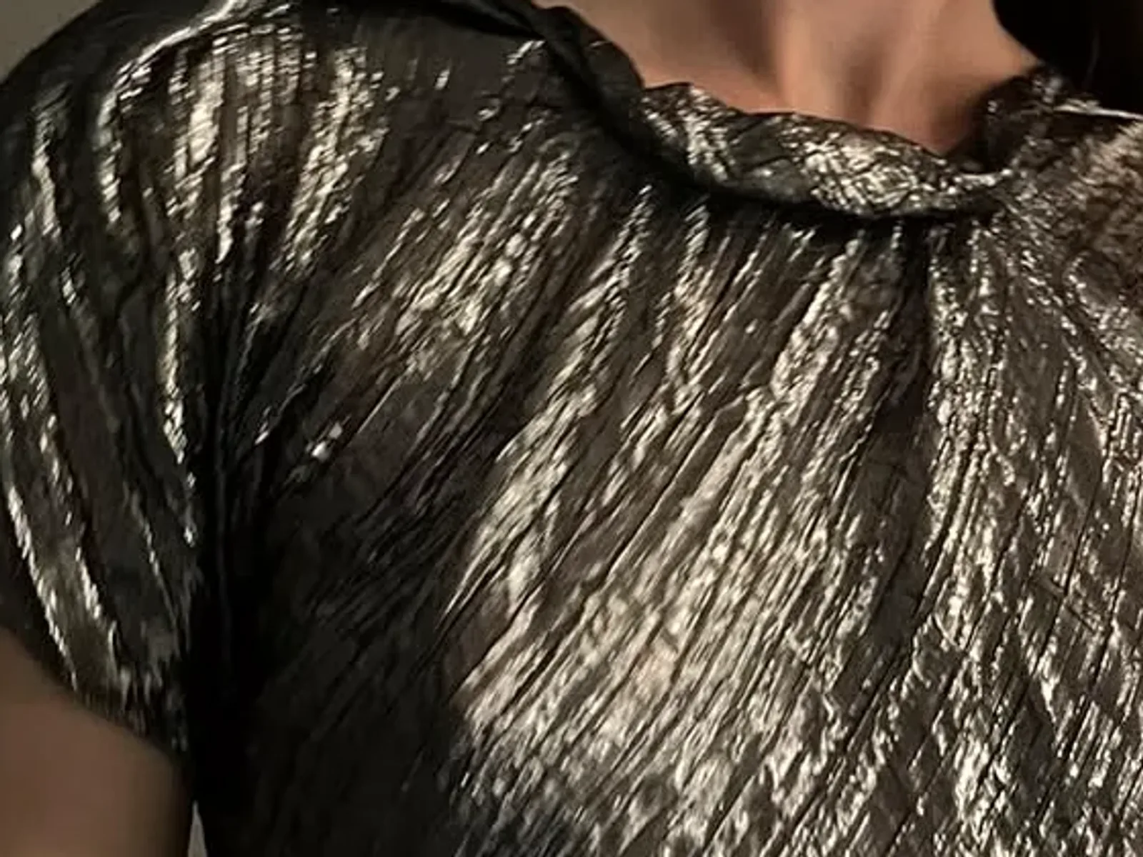 Crinkled silver lamé, close